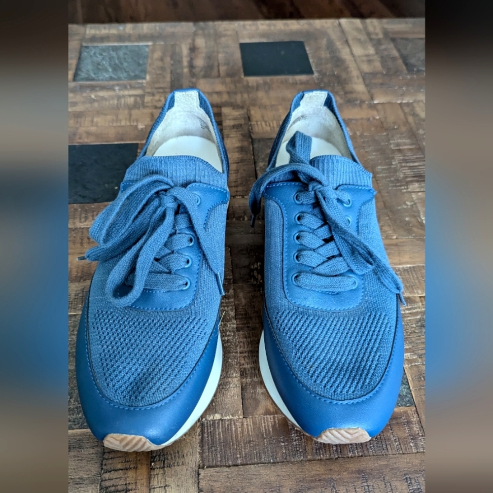 Banana Republic Cloth Trainer - Picture 6 of 11